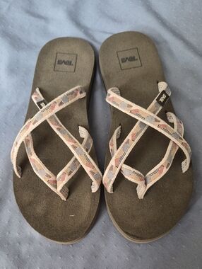 Teva Olowahu Flip Flop Sandals Womens 9 Patchwork Pattern Straps Beach Outdoor